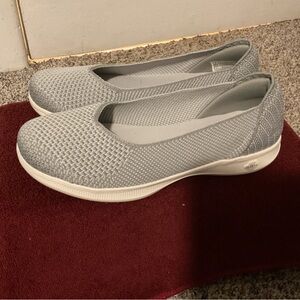 Skechers Women's Light Gray Knit Flats